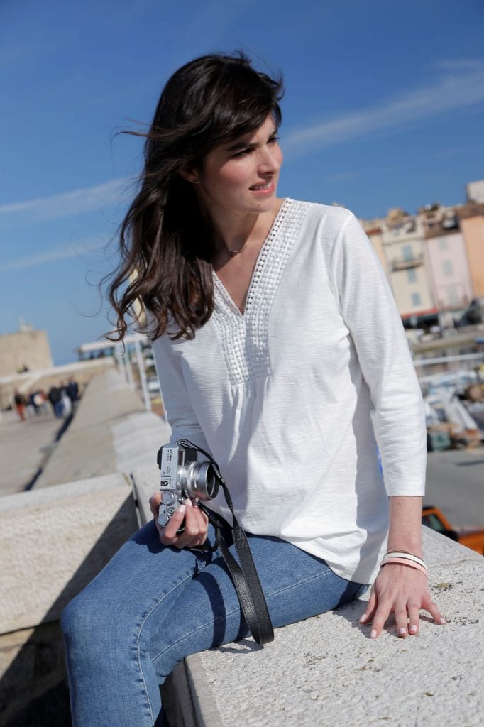 Chemise col V