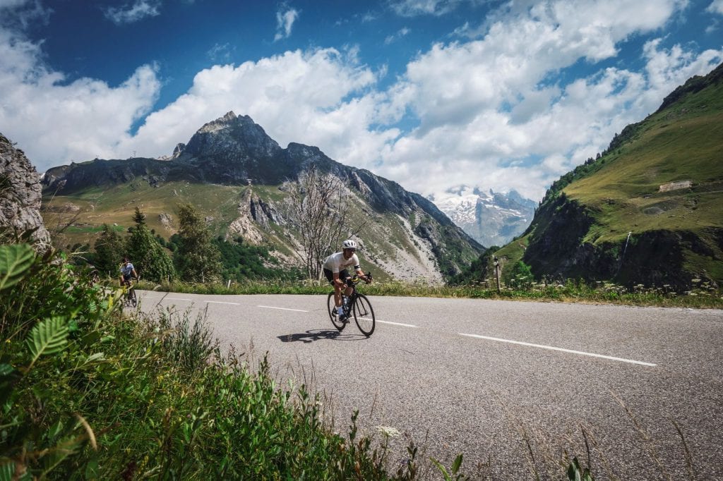 Cycliste en montagne