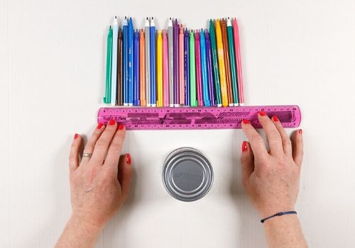 Décorer des boîtes de conserve