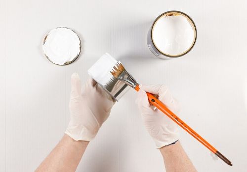 Décorer des boîtes de conserve