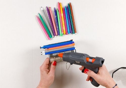 Décorer des boîtes de conserve