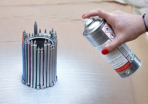 Décorer des boîtes de conserve
