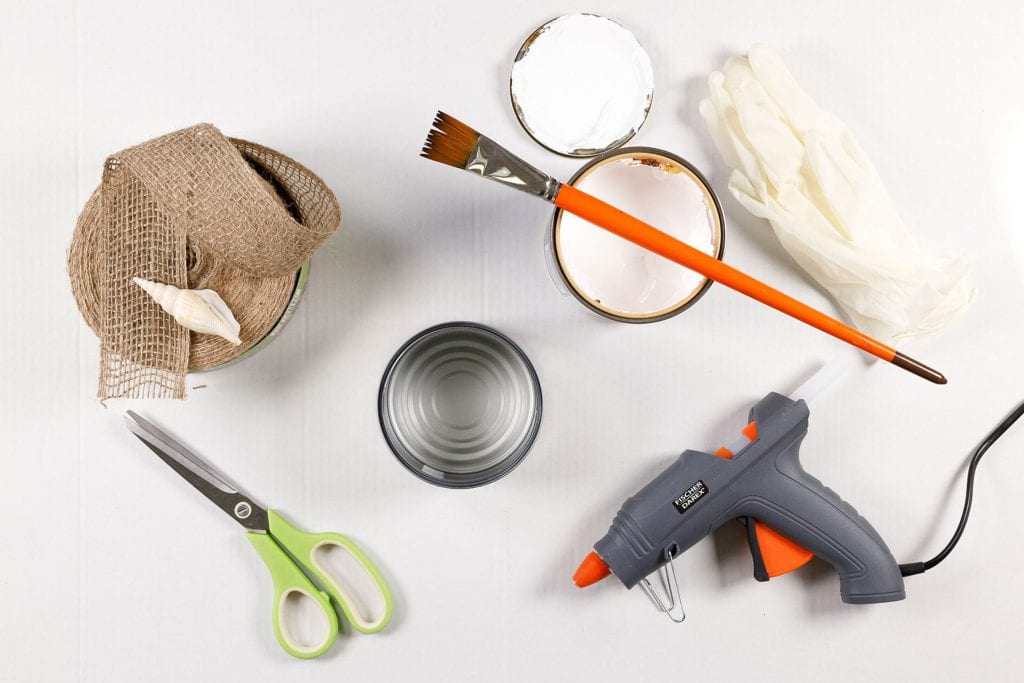 Décorer des boîtes de conserve