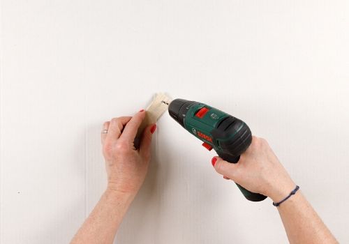 Décorer des boîtes de conserve