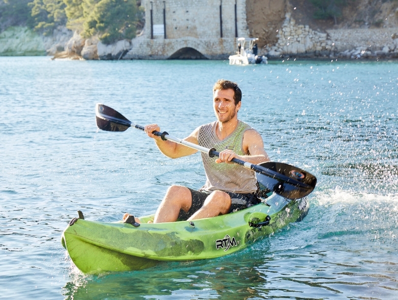 homme activité canoe lac
